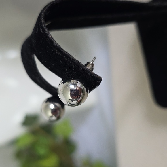 Glam Silver with Rhinstone Flower Choker Necklace with Earrings Set - Picture 7 of 10